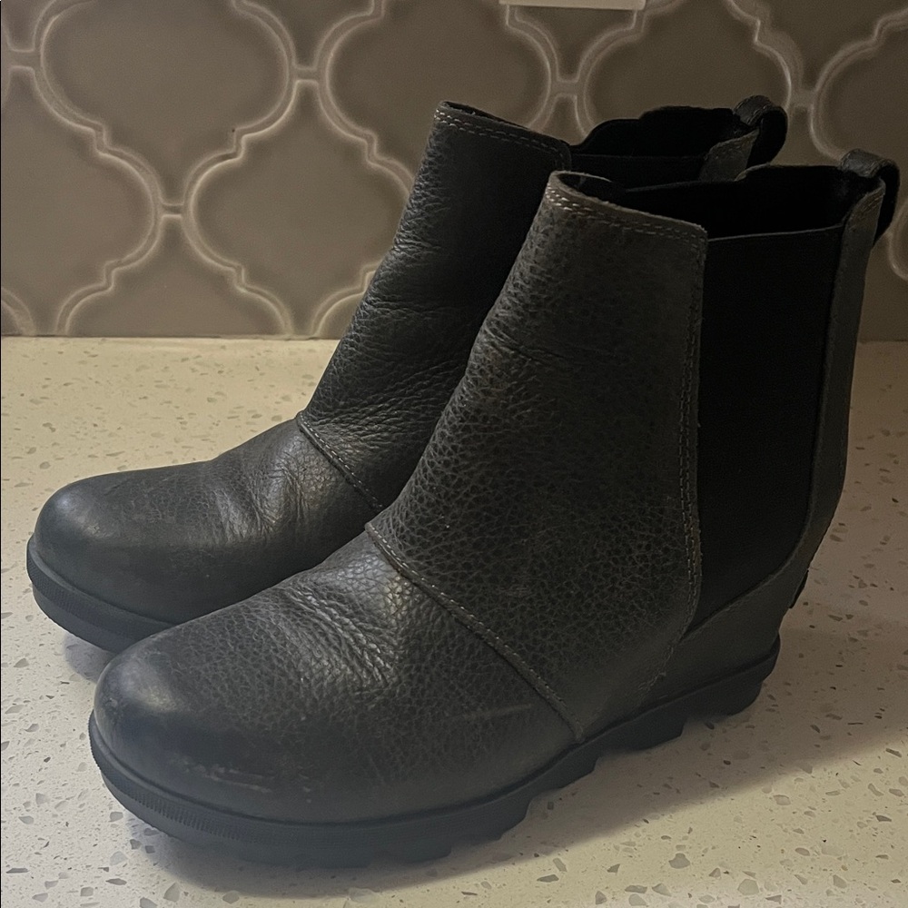 Sorel Black Textured Ankle Boots 8.5 wedge